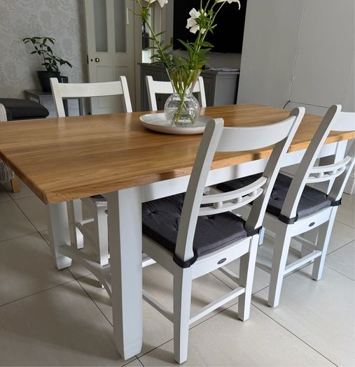 Neptune Chichester Solid Oak Dining Table with 4 Suffolk Chairs