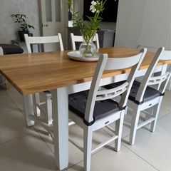 Neptune Chichester Solid Oak Dining Table with 4 Suffolk Chairs