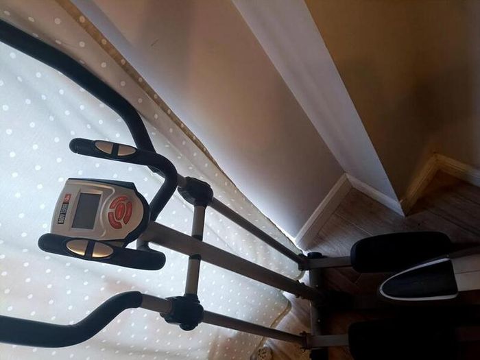 Body Tech Elliptical Cross Trainer / Exercise Machine