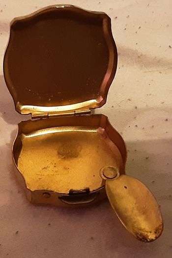 small statton ashtray box