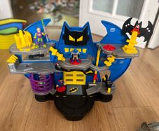 Fisher-Price Imaginext DC Super Friends Playset Batcave Showdown