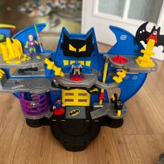 Fisher-Price Imaginext DC Super Friends Playset Batcave Showdown