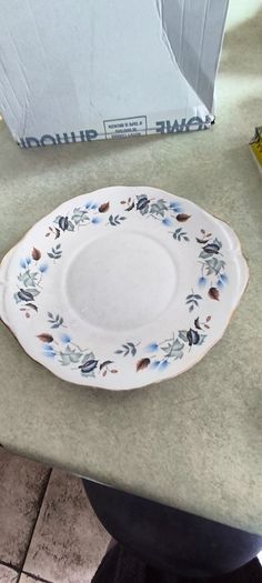 3 DIFFERENT PLATES - 1- Biscuit plateVintage Royal Grafton 1950s English Bone China Cake Plate 22.00 euro. 2- Biscuit plate Vintage 1960s, Colclough Linden Pattern Bone China .15.00 euro.3- Denby Halo Speckle Gray Coupe Dinner Plate 15.00 euro.