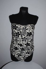 Tu Black&white floral swimsuit size UK18 EU46 Postage included