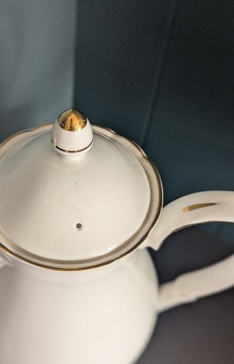 White and gold porcelain coffee pot