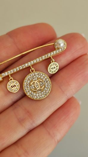 Brooch-pin Chanel (uniform)