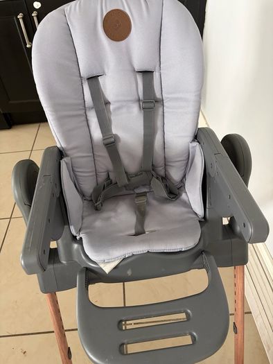 maxi cosy high chair in great condition