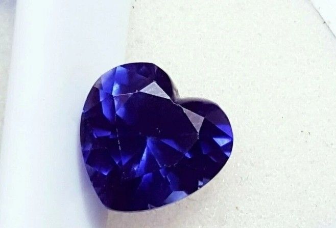 Stunning heart shaped Tanzanite with certificate