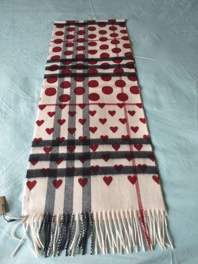 Bnwt Burberry Sold Out Heart Scarf