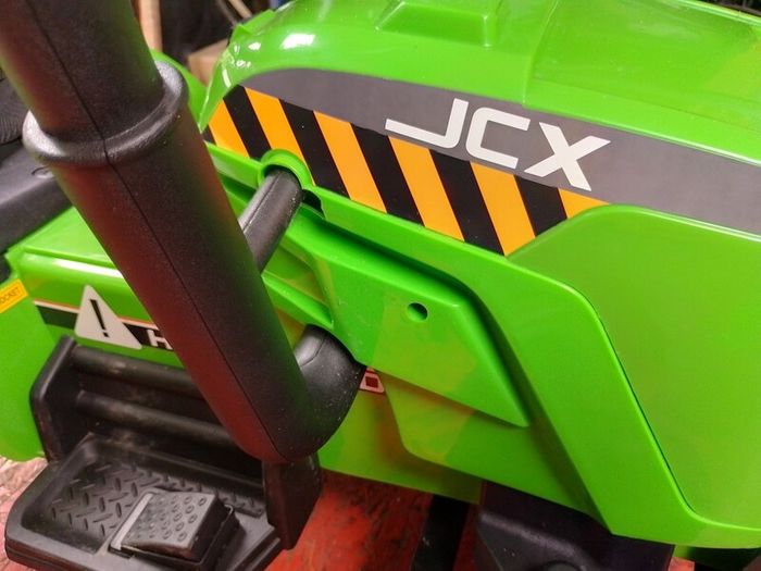 New Ex display Kids 12V Electric Ride-On Tractor