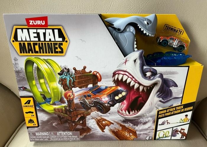 Zuru Metal Machines Shark Attack Track Set