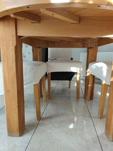 Dining table + 4 Chairs