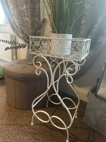 metal flower stand