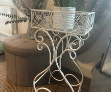 metal flower stand