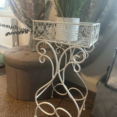 metal flower stand