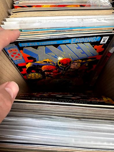 Marvel & DC Long Comic Box w 300 comics for Sale