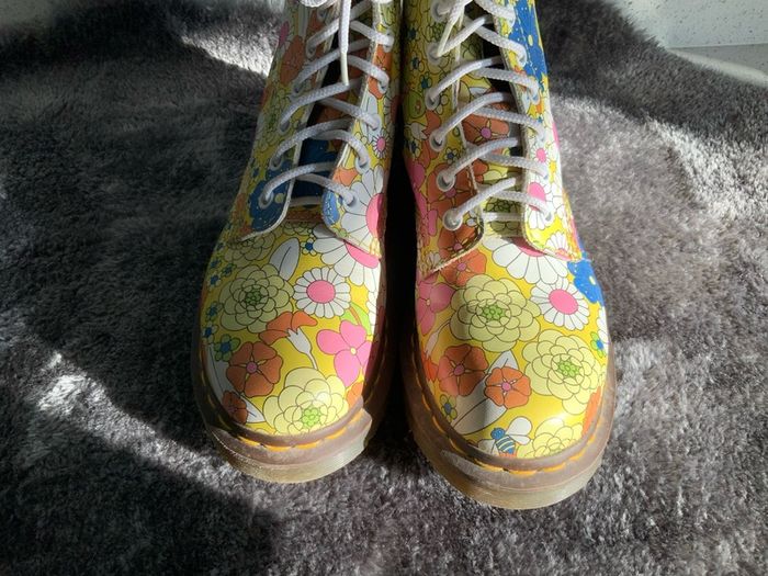 Dr Martens / Docs Size 5, 1460 Pascal Leather Boots in Daisy Floral Butterfly Print