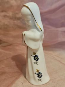 Vintage Royal Tara praying nun