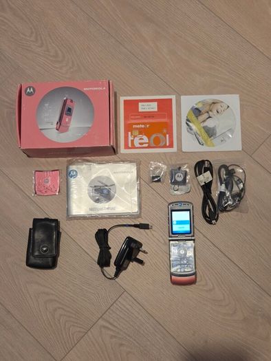 Motorola V3 Pink new since 2004