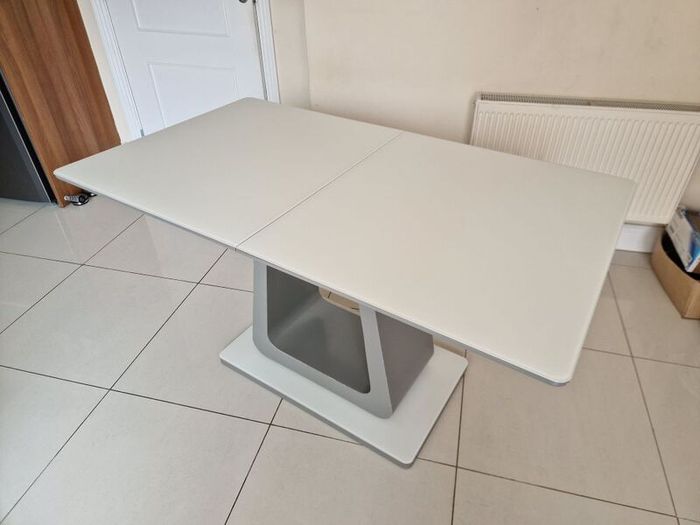 Glasstop Extendable Kitchen Dining Table Set
