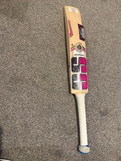 Grade A English Willow cricket bat