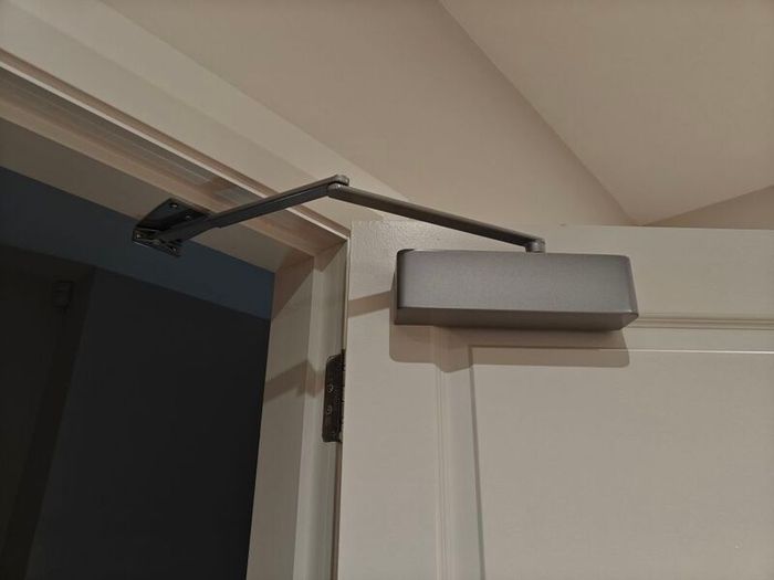 Arrone door closers