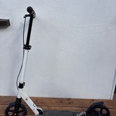 scooter white