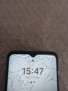 Samsung Galaxy smartphone - cracked screen