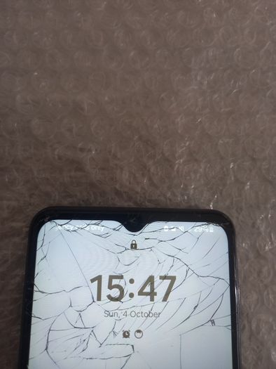 Samsung Galaxy smartphone - cracked screen