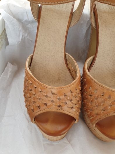 Tan cork- platform sandal
