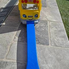 kids play bus
