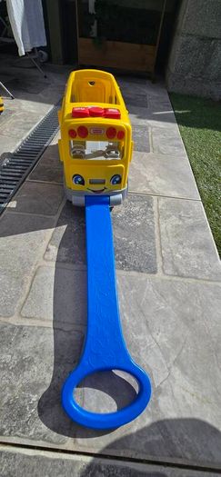 kids play bus