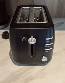 2-Slice Toaster (Black)