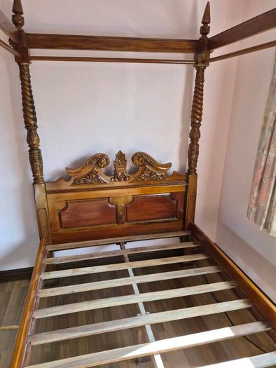 4 poster bed