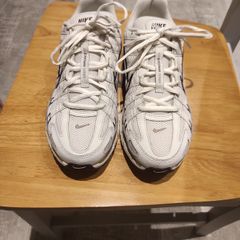 Nike unisex trainers size 7