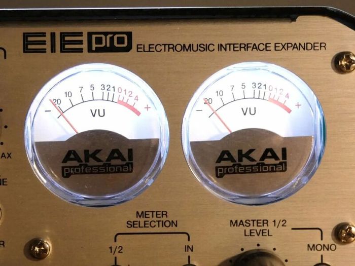 Akai eie pro Professional Audio/MIDI Interface with USB 2.0 Hub