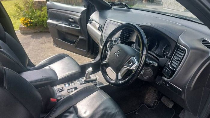 182 Mitsubishi Outlander 2.4L PHEV Auto