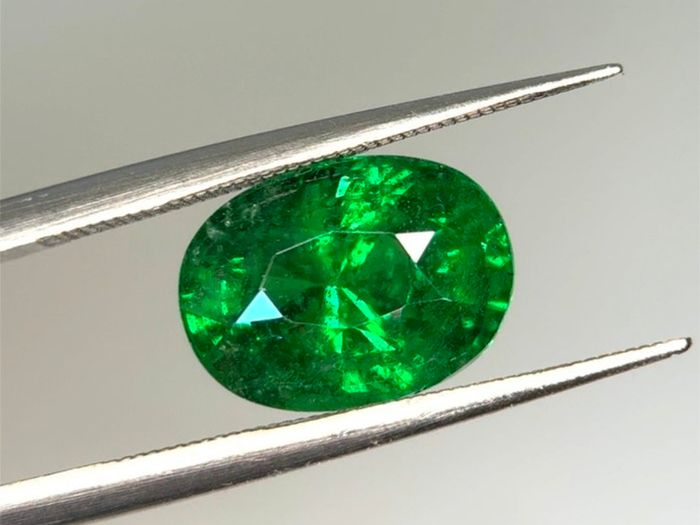 IGI Certified Ultra Rare 3.45ct Intense Green Tsavorite Garnet. Gold standard by IGI. Retail value when set between 12,000 to 15,000 euros.