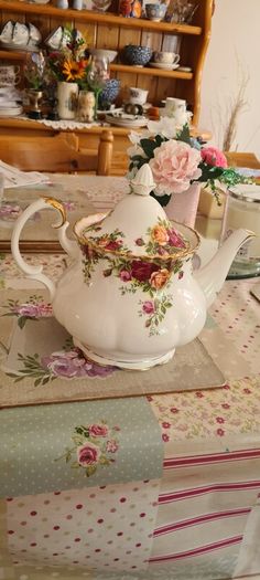 Royal Albert teapot Old Country Roses 1962