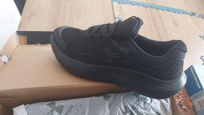 Bnwt size 4 under armour