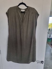 Khaki V-Neck Dress w/pockets, Size 40/UK 14
