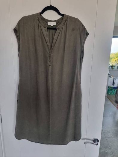 Khaki V-Neck Dress w/pockets, Size 40/UK 14