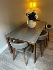 Calligaris extendable dining table