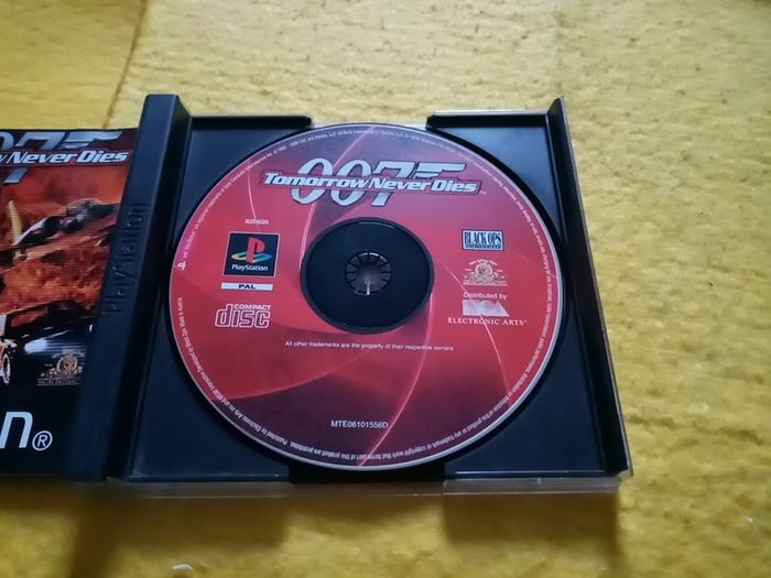 007 Tomorrow never dies PlayStation 1 Ps1 PlayStation 2 ps2 games Original
