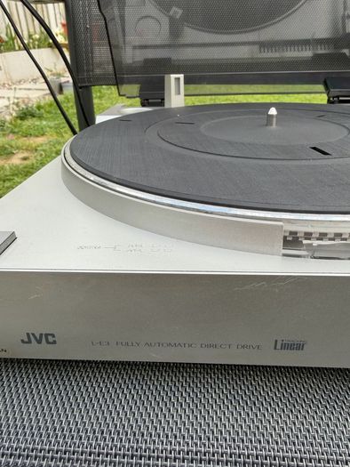 JVC L-E3 linear tracking turntable