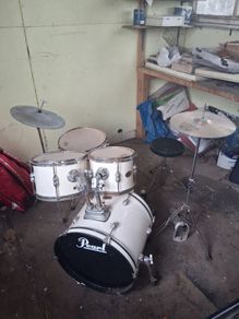 Pearl drum kit