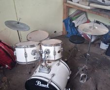 Pearl drum kit