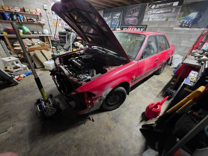 toyota carina 11 breaking