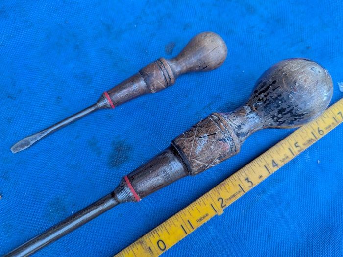 2 Stanley Screwdrivers