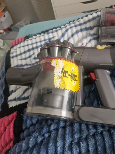 dyson v8